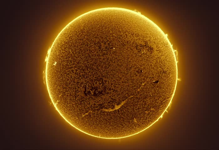 Photographer Captures Stunning Photos of International Space Station Transiting Sun—Here’s How