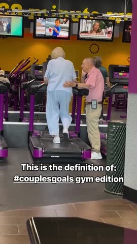 0828345-treadmill-elderly-couple-3458945682